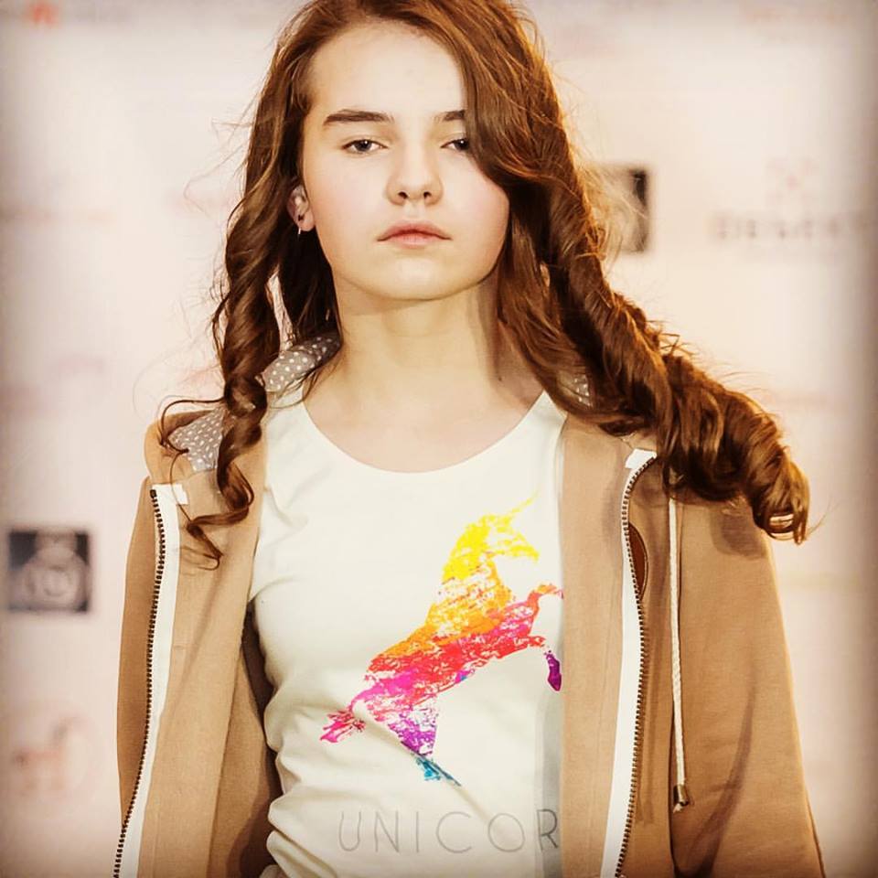 Футболка Единорог из радуги бежевый