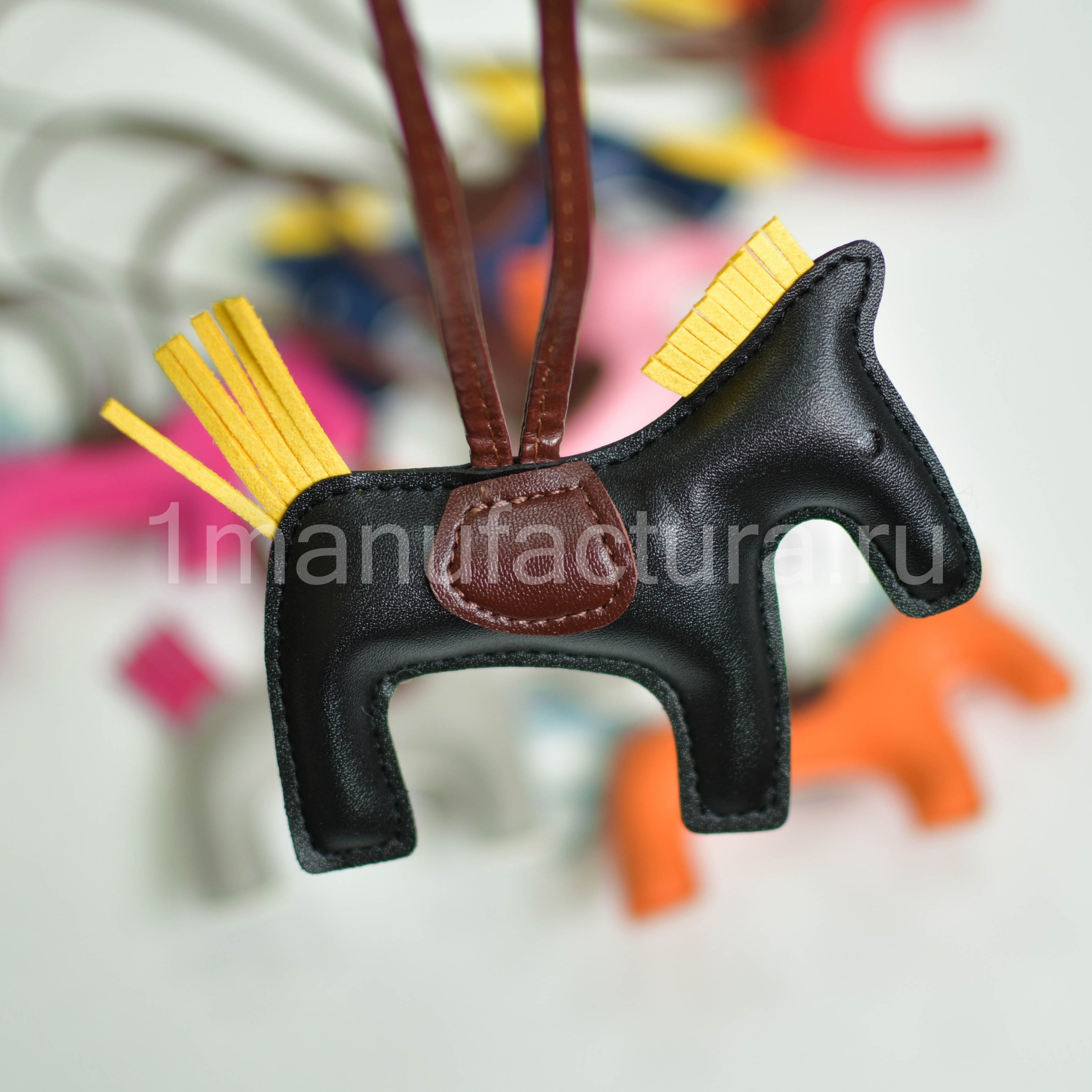 Брелок для сумки лошадка чёрный/жёлтый (один размер, 26605207-10-один размер)