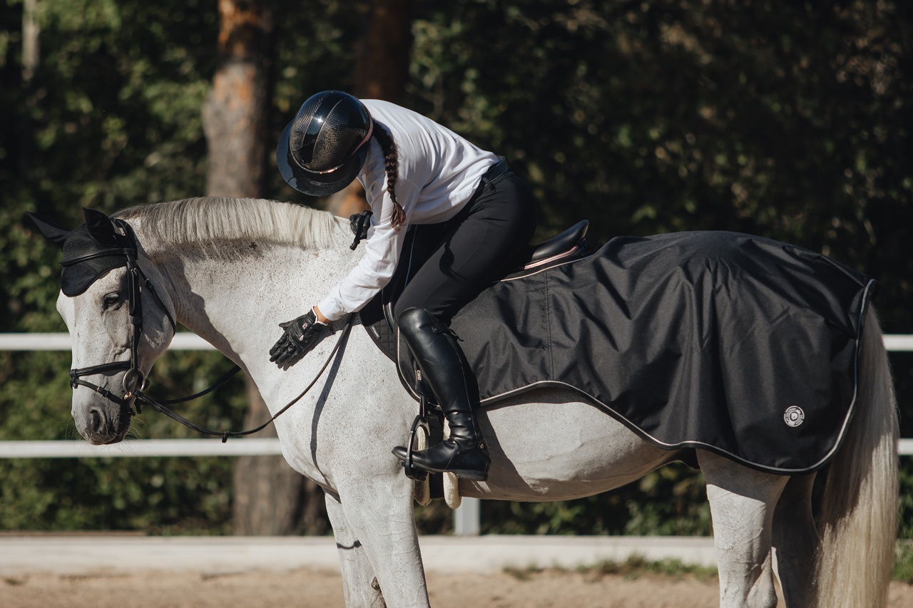 Полупопона HALF с вырезом под седло на флисе чёрный