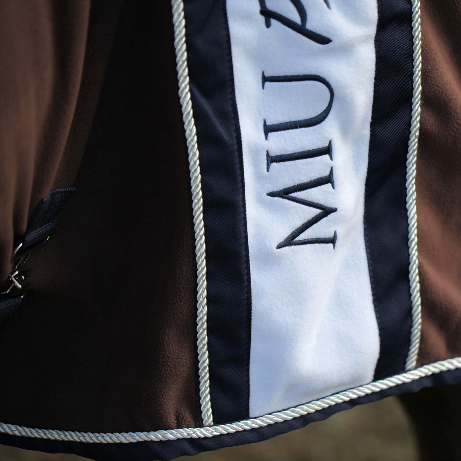 Попона флисовая ROYAL с капором на молнии коричневый