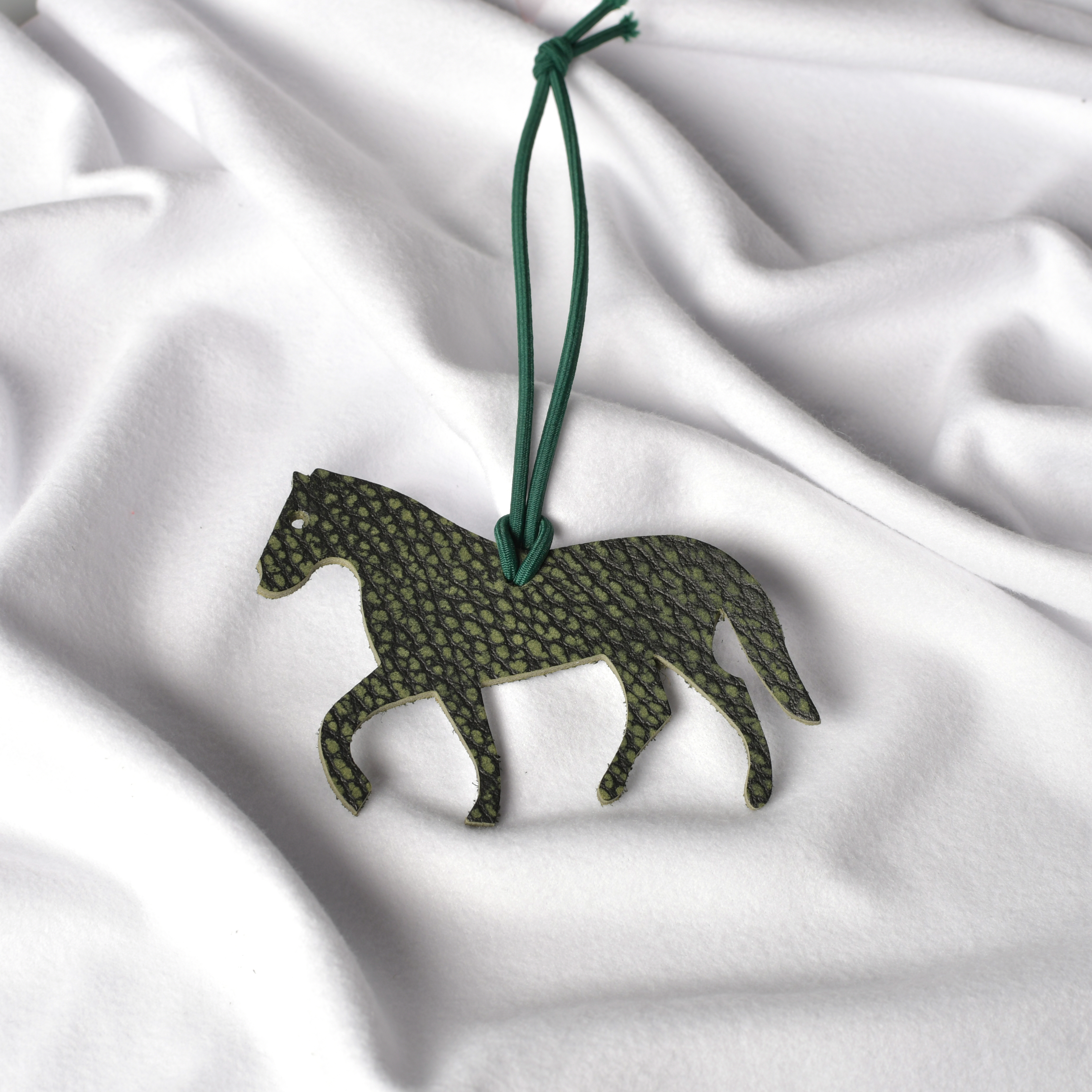 Подвеска для сумки лошадка кожаная зелёный