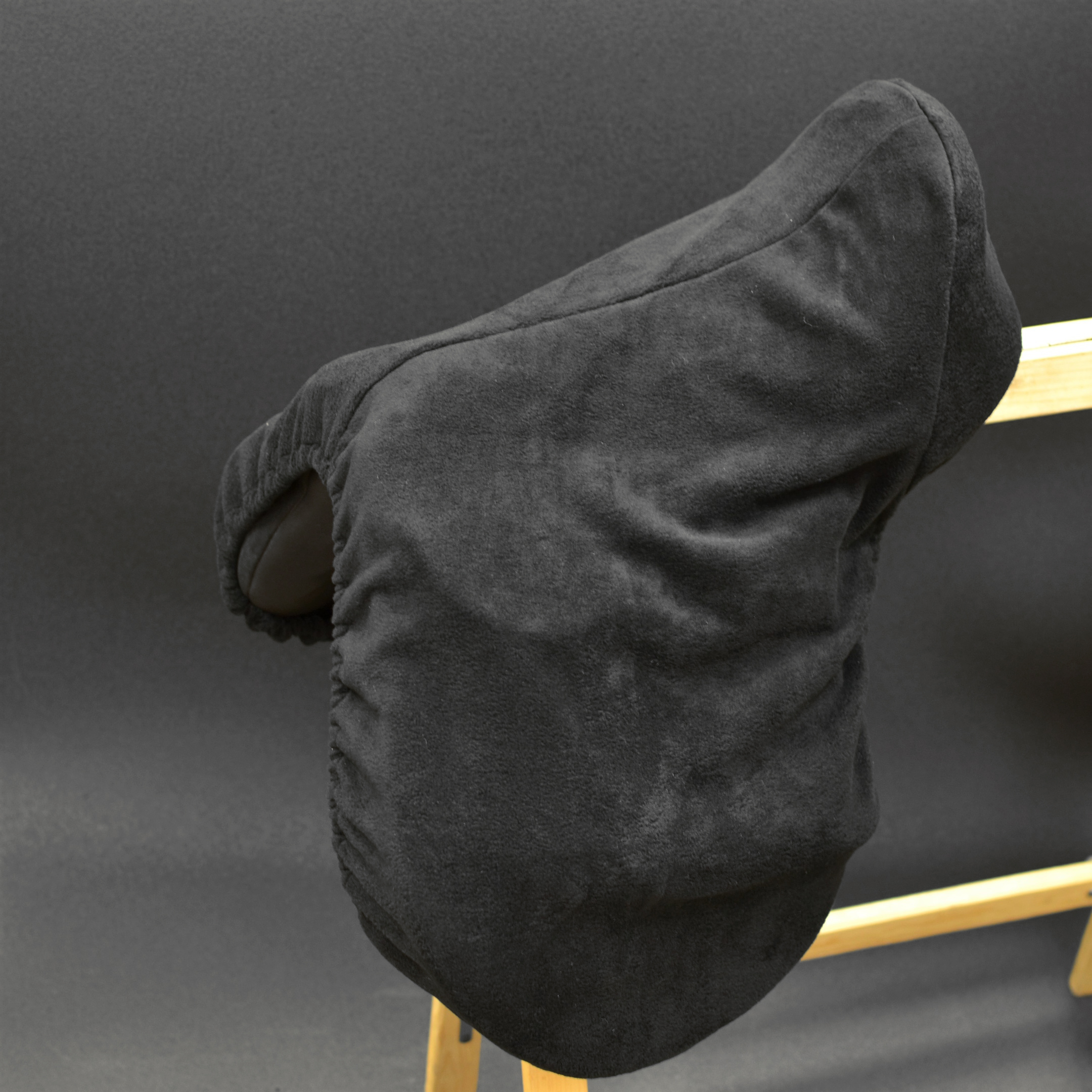 Чехол для седла SADDLE COVER универсальный флисовый чёрный