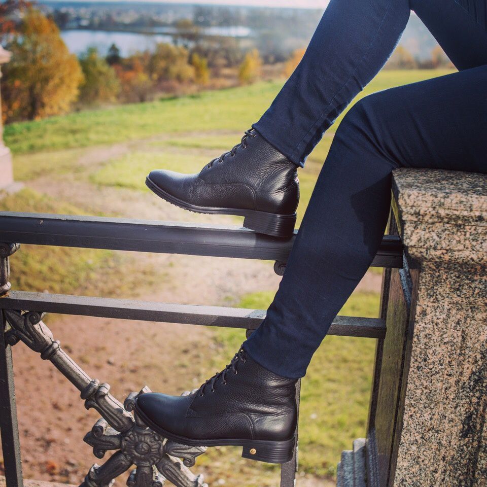 Ботинки классические на шнуровке женские чёрный