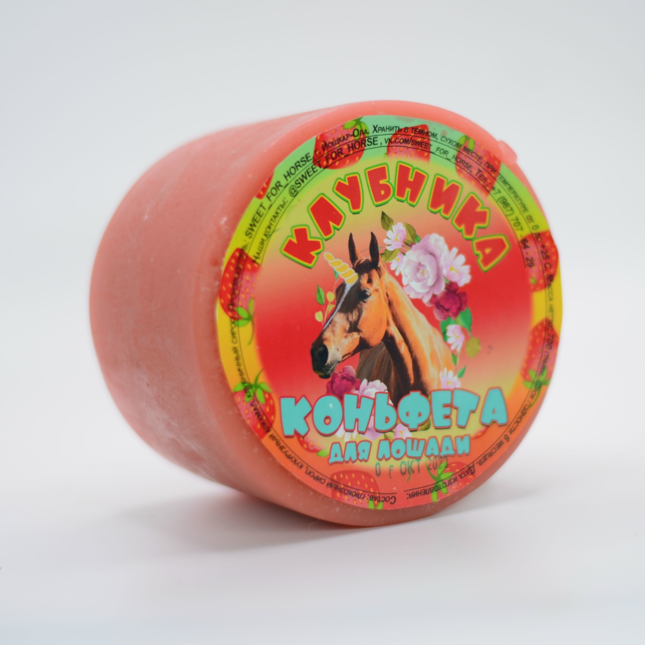 Ликит для лошади "Коньфета" клубника