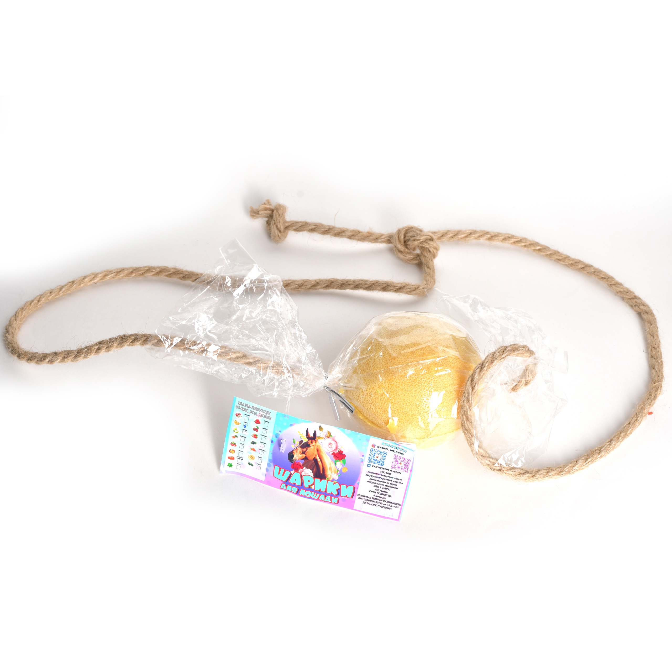 Шарик-лизунец для лошади банан