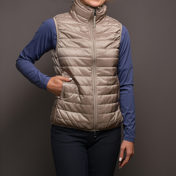 Куртки, жилетки