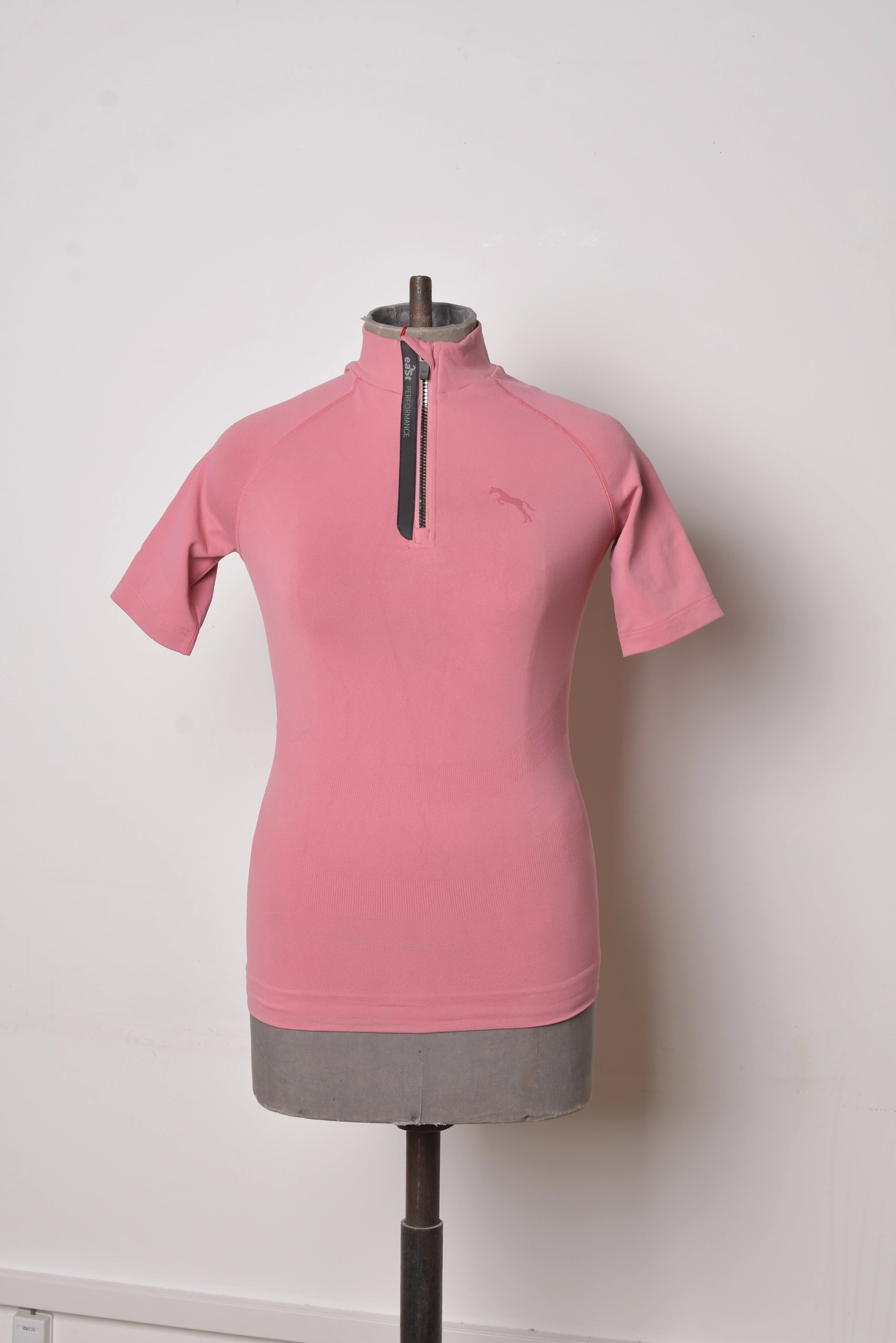 Поло на молнии с коротким рукавом пыльная роза