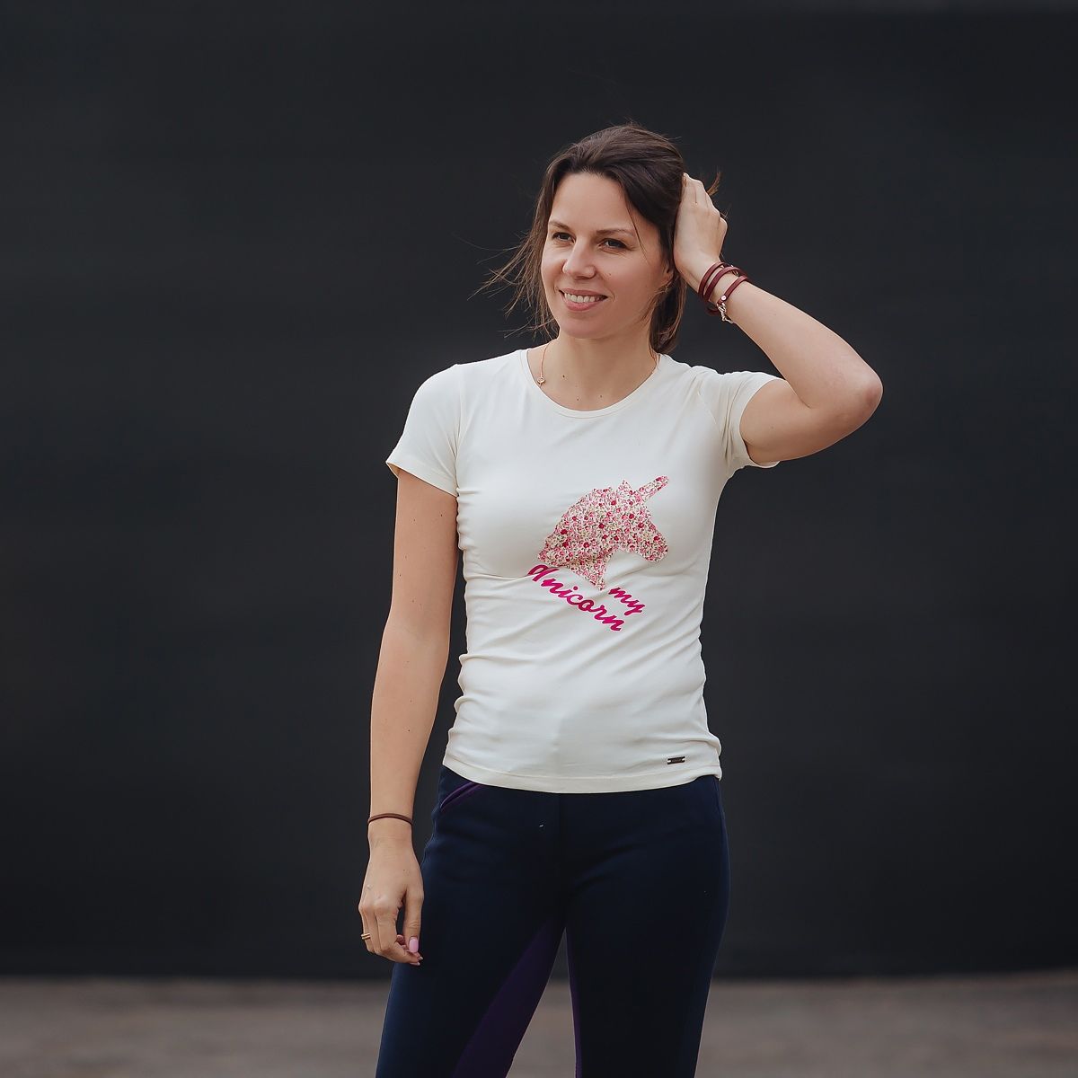 Футболка Единорог из цветов бежевый