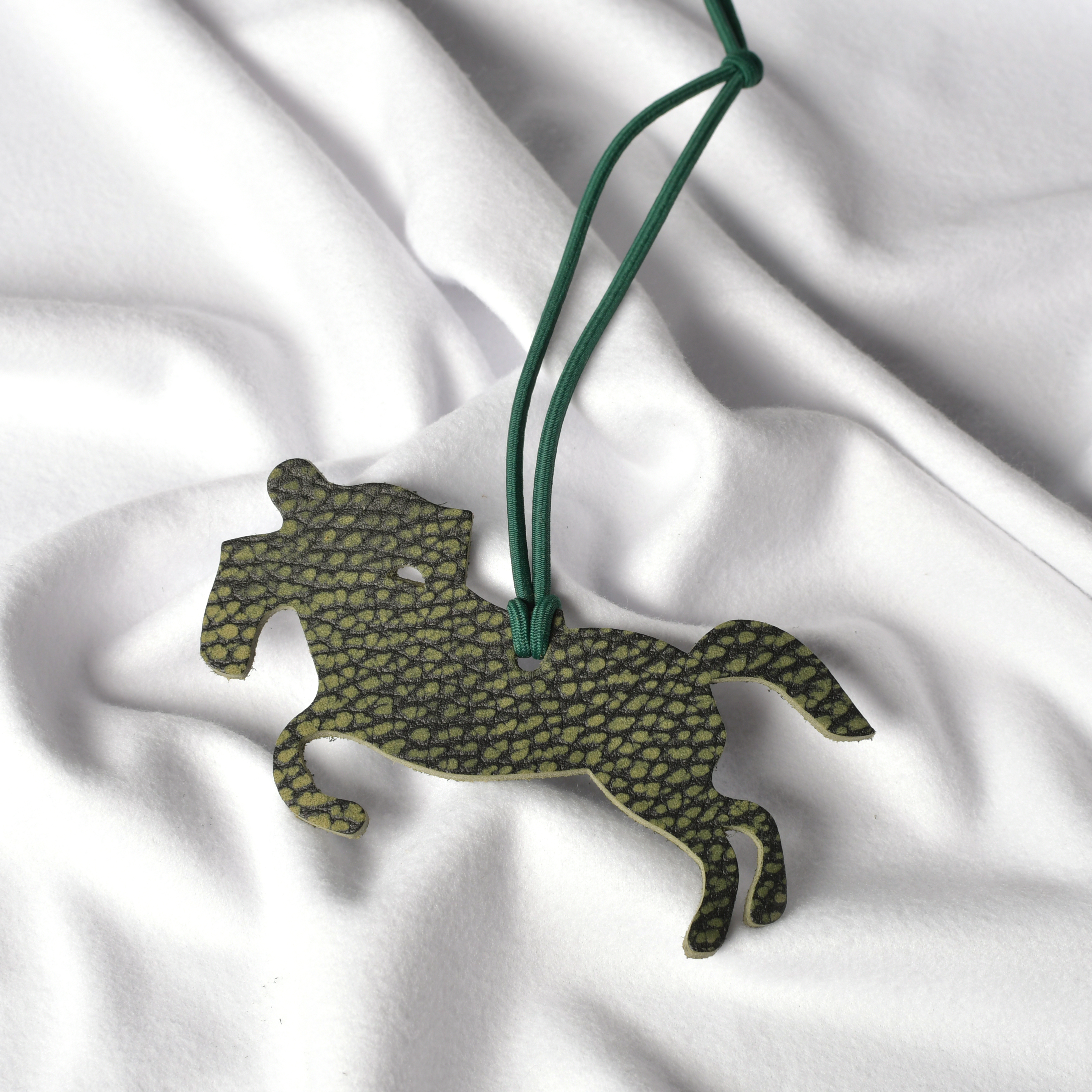 Подвеска для сумки лошадка кожаная конкур зелёный